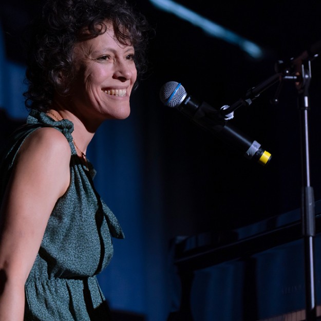Emily Loizeau Showcase - As a patron of “Environment Month” (June), Emily Loizeau brought this company-wide challenge to a fantastic musical close, rallying teams around tangible, measurable actions in yet another example of how Sacem drives collective momentum to achieve environmental goals.